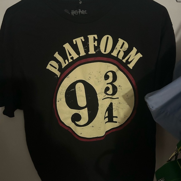 Harry Potter Black Platform 9 3/4 T-Shirt - Picture 1 of 2